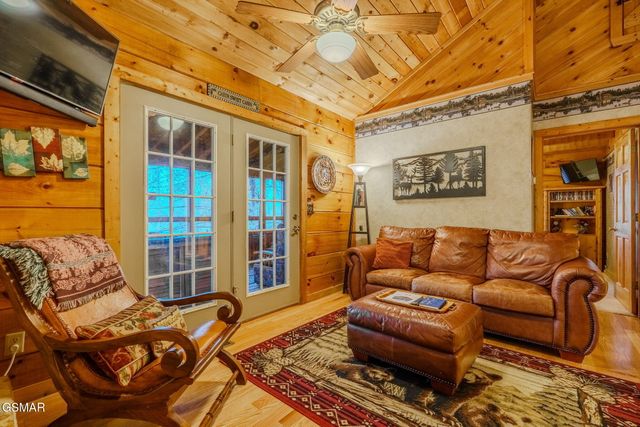 4320 Carolina Cove Way, Pigeon Forge, TN 37863