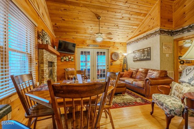 4320 Carolina Cove Way, Pigeon Forge, TN 37863