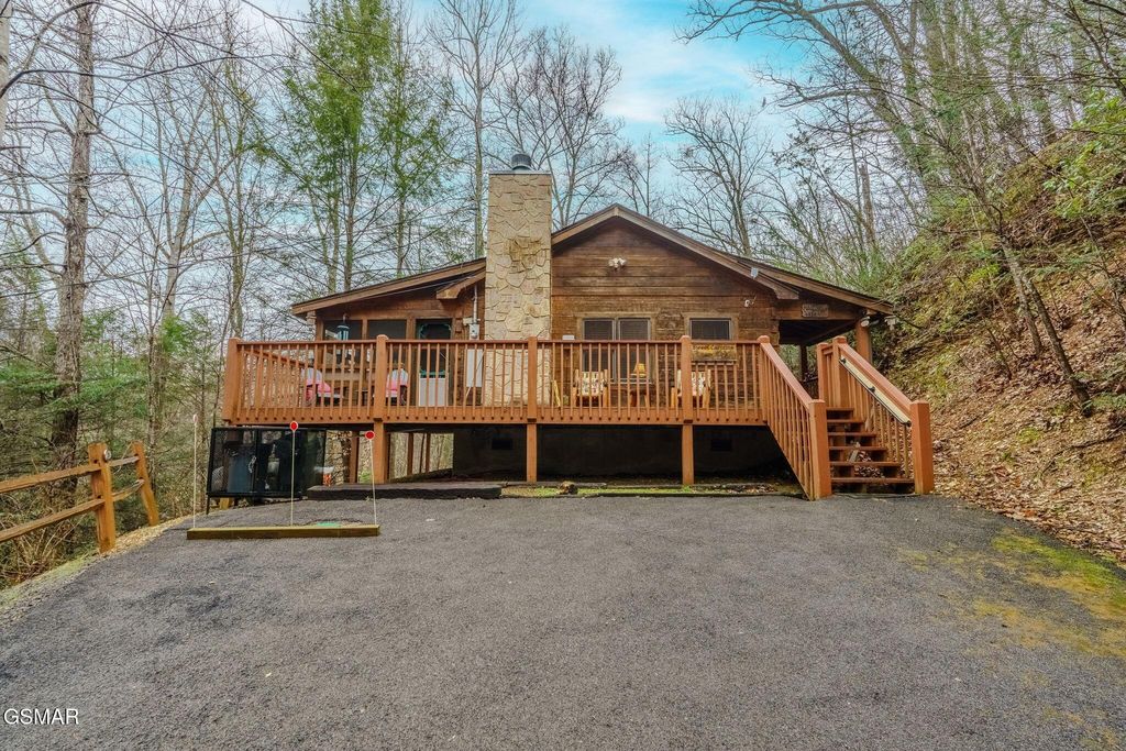 4320 Carolina Cove Way, Pigeon Forge, TN 37863