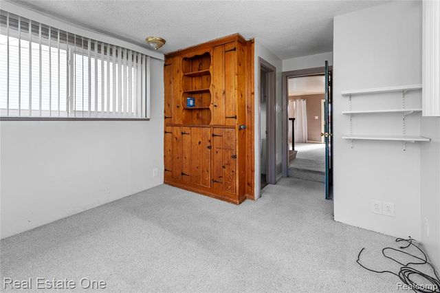 716 Kings Highway, Wyandotte, MI 48192