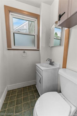 716 Kings Highway, Wyandotte, MI 48192