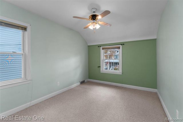 716 Kings Highway, Wyandotte, MI 48192