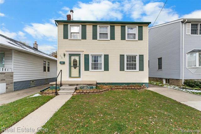 716 Kings Highway, Wyandotte, MI 48192