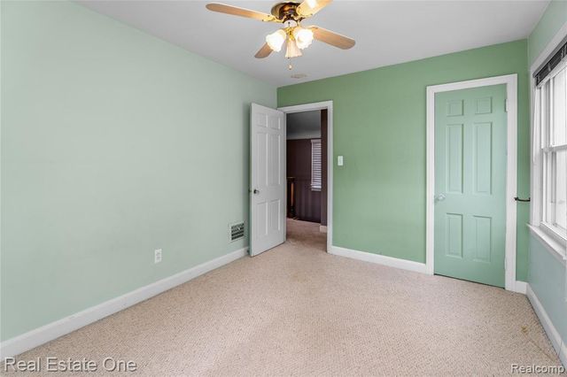 716 Kings Highway, Wyandotte, MI 48192