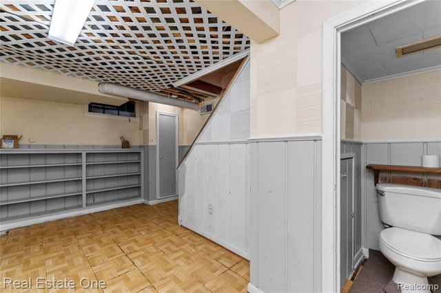 716 Kings Highway, Wyandotte, MI 48192