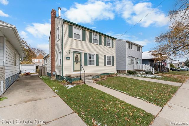 716 Kings Highway, Wyandotte, MI 48192