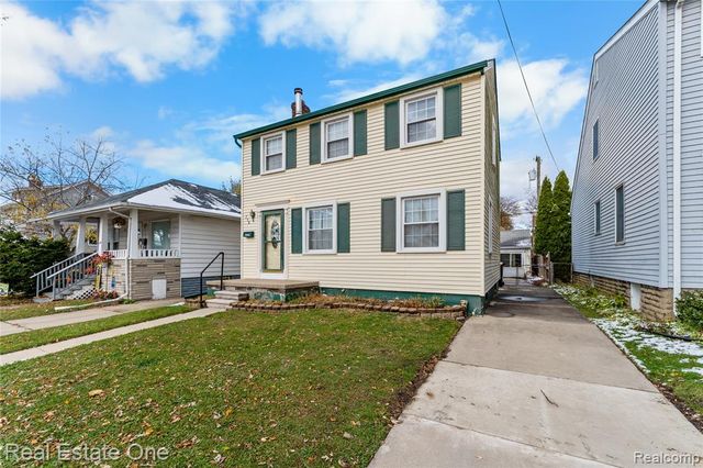 716 Kings Highway, Wyandotte, MI 48192