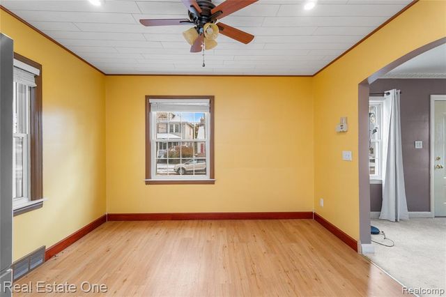 716 Kings Highway, Wyandotte, MI 48192