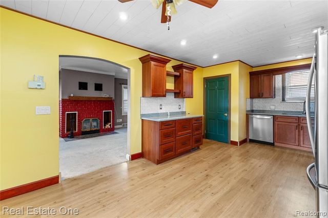 716 Kings Highway, Wyandotte, MI 48192