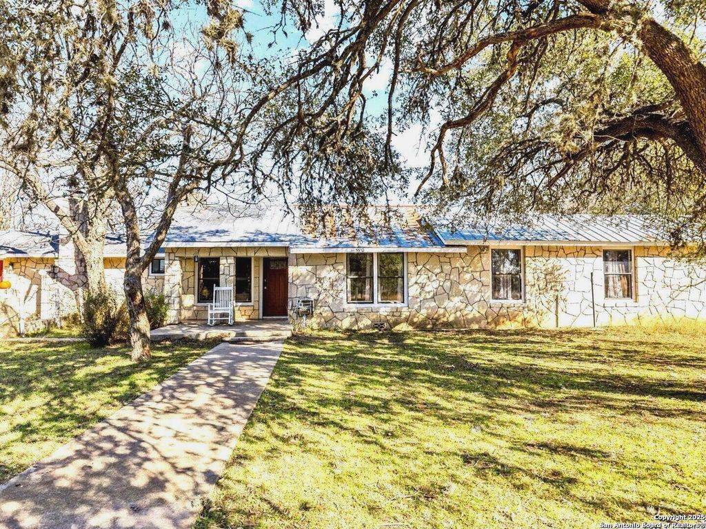 973 F FARM TO MARKET ROAD 1077, Bandera, TX 78003