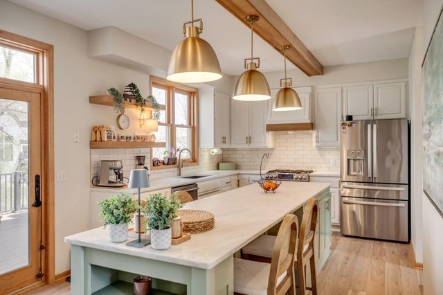 17800 32nd Place N, Plymouth, MN 55447
