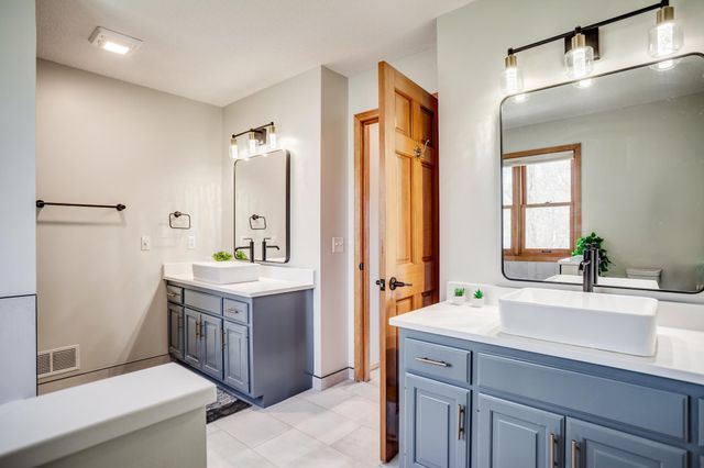 17800 32nd Place N, Plymouth, MN 55447