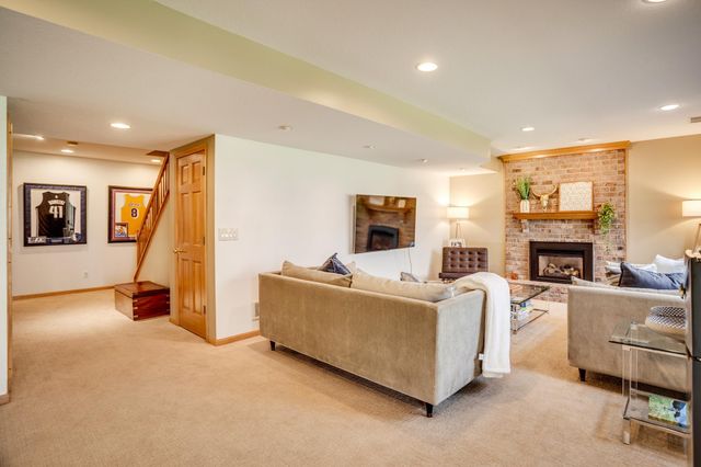 17800 32nd Place N, Plymouth, MN 55447
