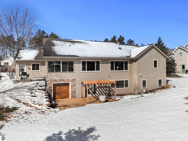 1546 Nightingale Lane, Kingsley, MI 49649