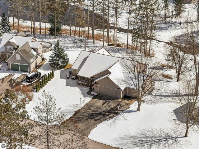 1546 Nightingale Lane, Kingsley, MI 49649