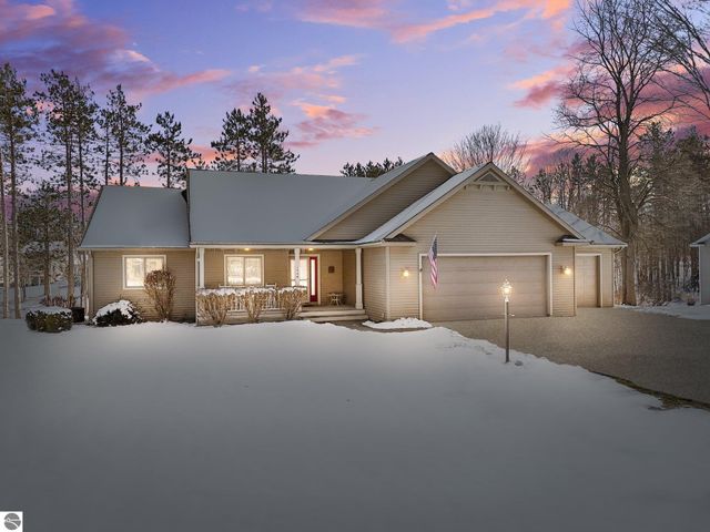 1546 Nightingale Lane, Kingsley, MI 49649