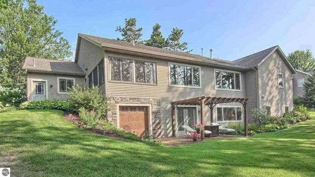 1546 Nightingale Lane, Kingsley, MI 49649