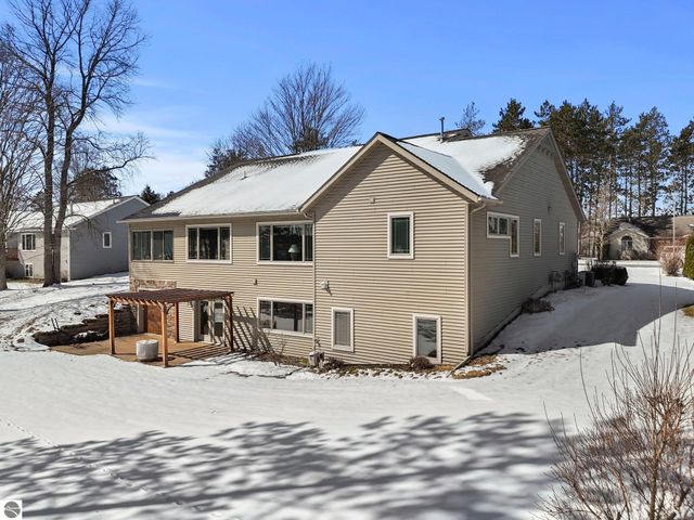 1546 Nightingale Lane, Kingsley, MI 49649