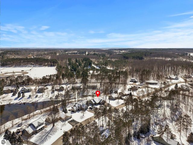 1546 Nightingale Lane, Kingsley, MI 49649