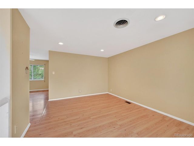 2189 S Coors Cir, Lakewood, CO 80228