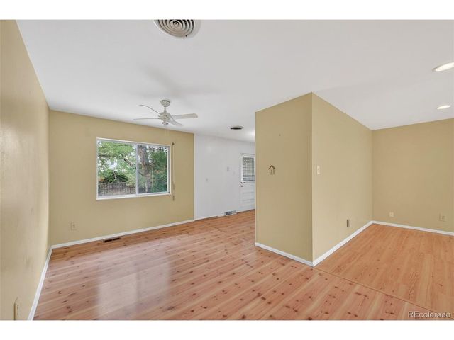 2189 S Coors Cir, Lakewood, CO 80228