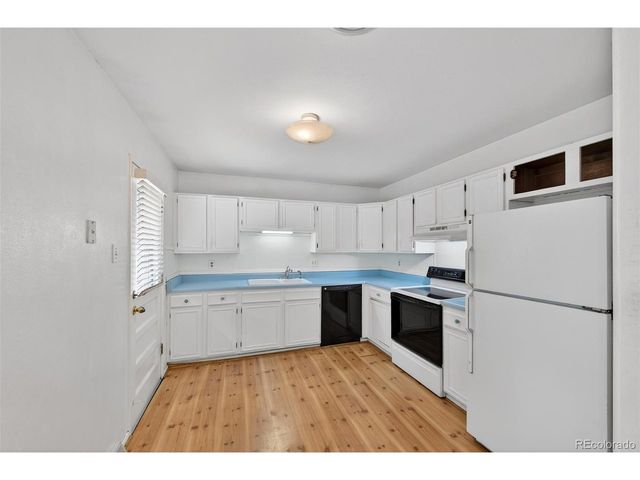 2189 S Coors Cir, Lakewood, CO 80228