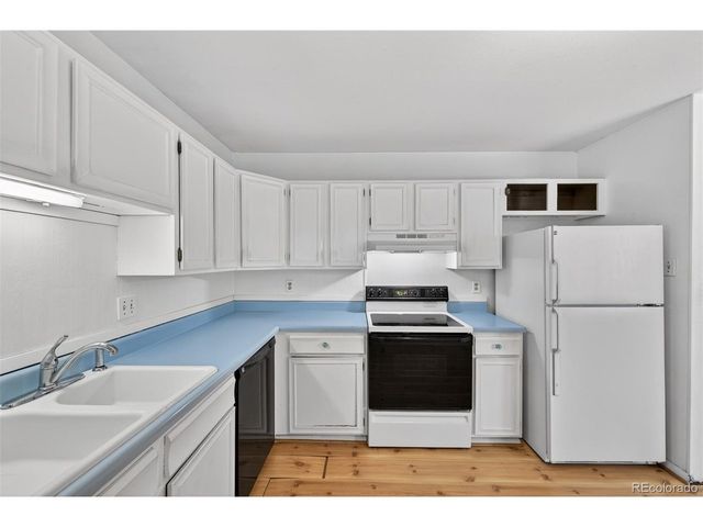 2189 S Coors Cir, Lakewood, CO 80228