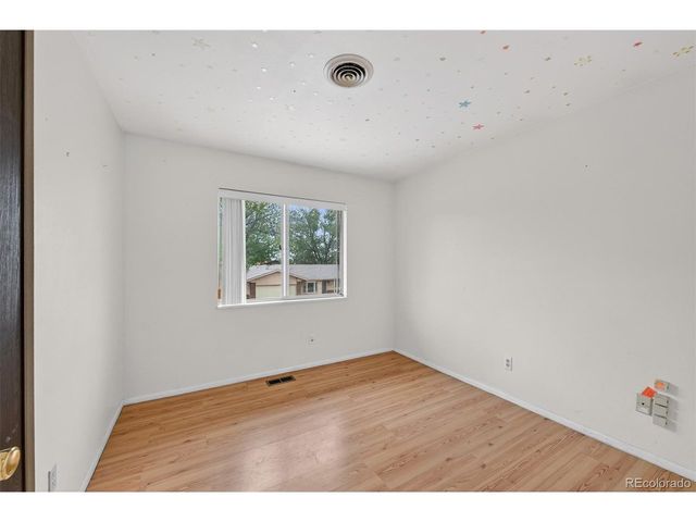 2189 S Coors Cir, Lakewood, CO 80228