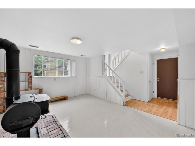 2189 S Coors Cir, Lakewood, CO 80228