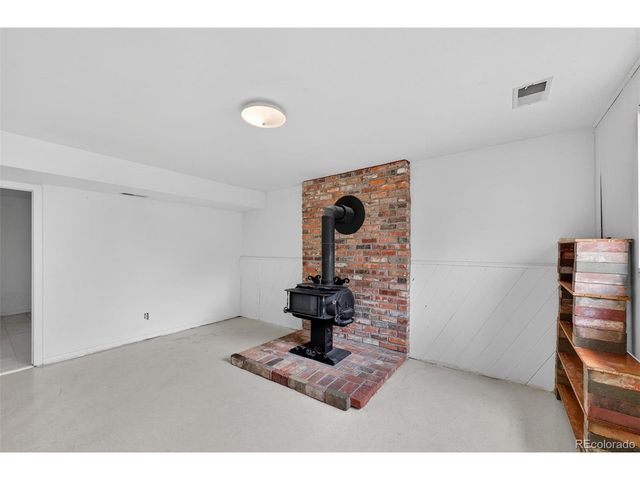 2189 S Coors Cir, Lakewood, CO 80228