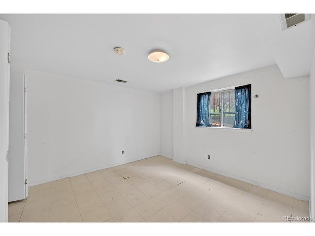 2189 S Coors Cir, Lakewood, CO 80228