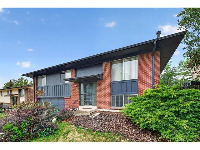 2189 S Coors Cir, Lakewood, CO 80228