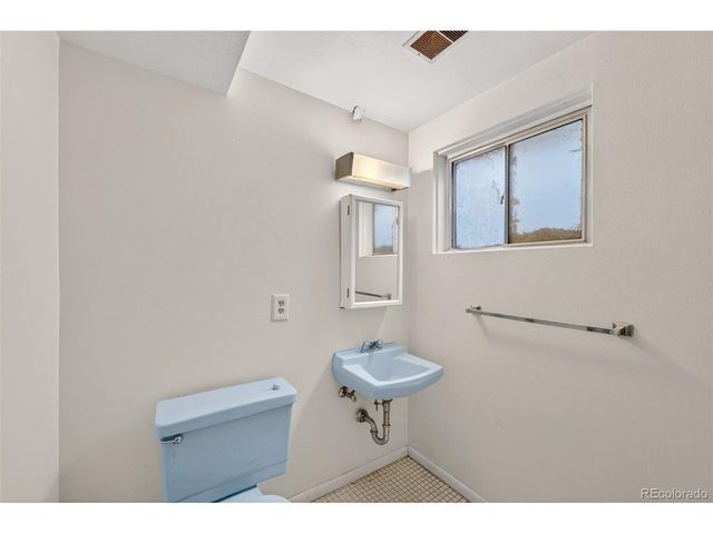 2189 S Coors Cir, Lakewood, CO 80228