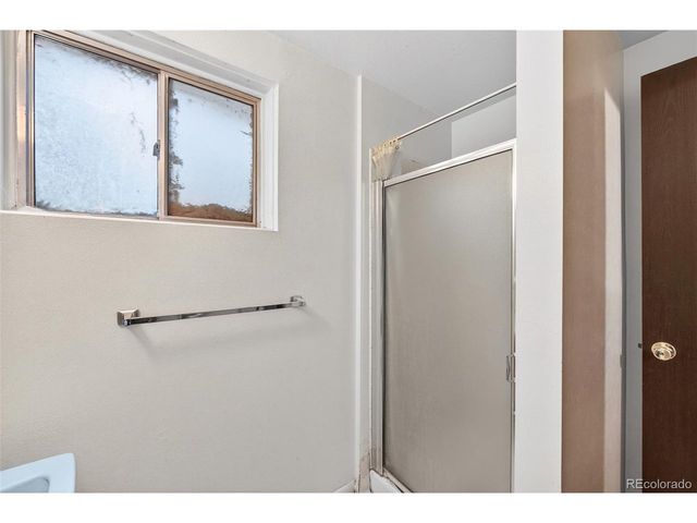2189 S Coors Cir, Lakewood, CO 80228