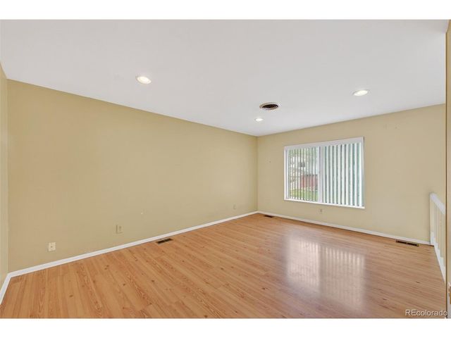 2189 S Coors Cir, Lakewood, CO 80228