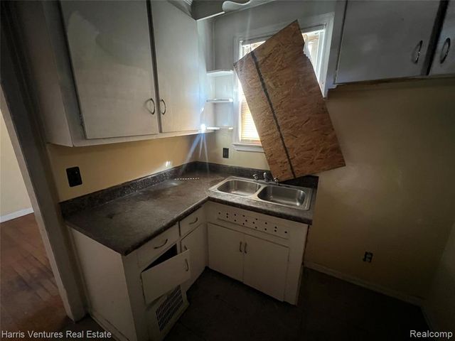 15732-34 Meyers Road, Detroit, MI 48227