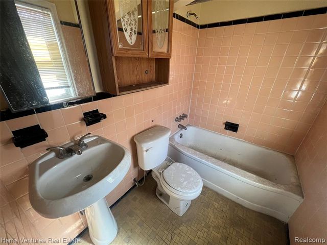 15732-34 Meyers Road, Detroit, MI 48227