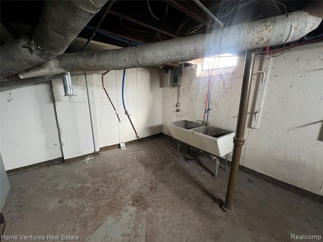 15732-34 Meyers Road, Detroit, MI 48227