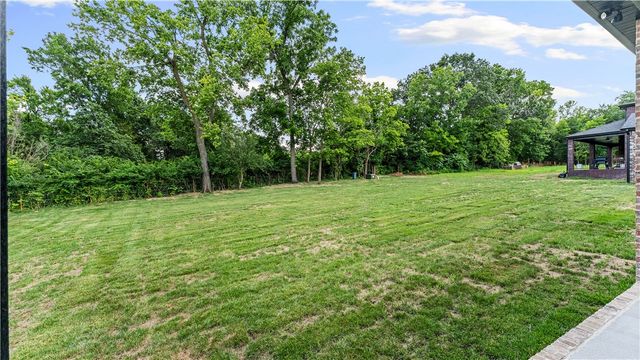 2524 N Crossover Road, Fayetteville, AR 72703