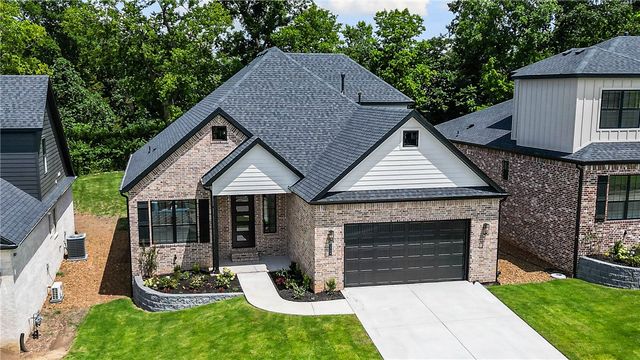 2524 N Crossover Road, Fayetteville, AR 72703