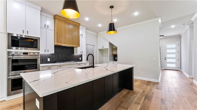 2524 N Crossover Road, Fayetteville, AR 72703
