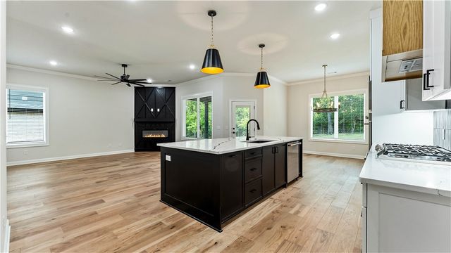 2524 N Crossover Road, Fayetteville, AR 72703