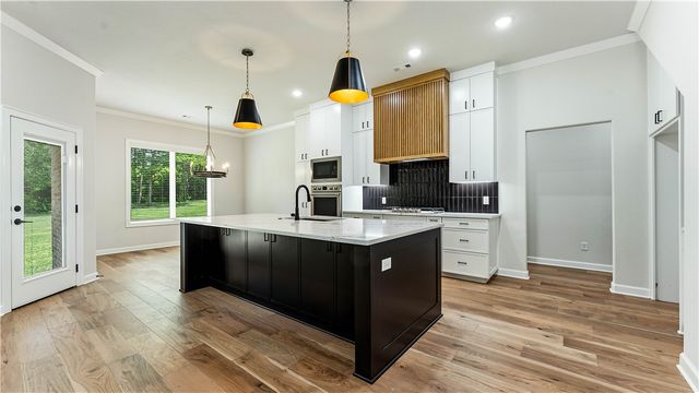 2524 N Crossover Road, Fayetteville, AR 72703