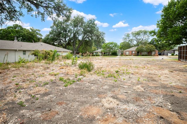 6115 Town Hill Lane, Dallas, TX 75214