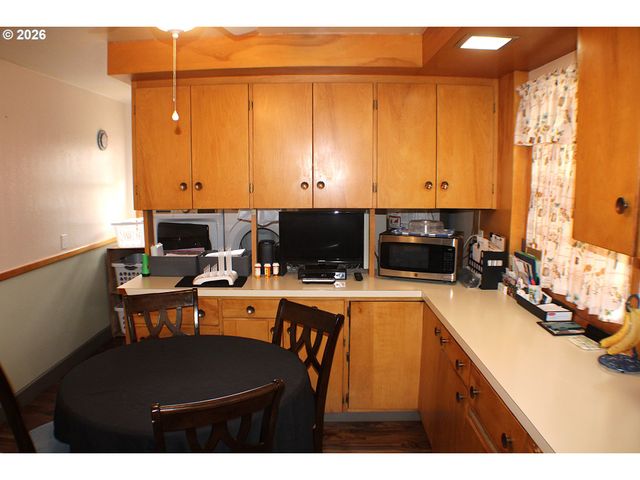 212 PARK St, Riddle, OR 97469