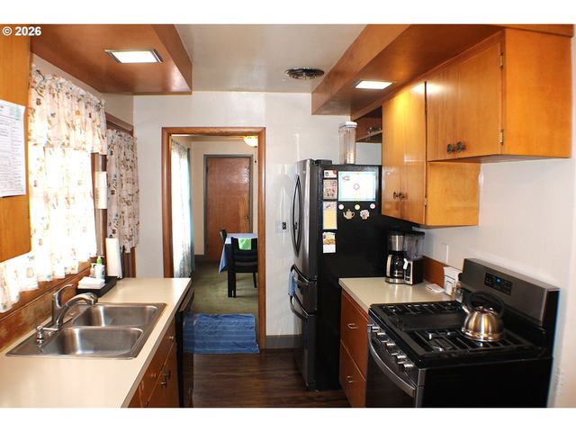 212 PARK St, Riddle, OR 97469