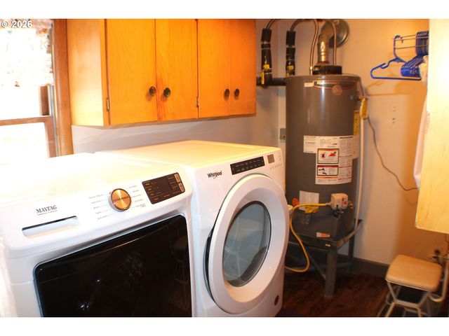 212 PARK St, Riddle, OR 97469