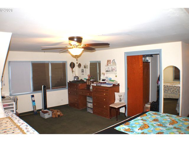 212 PARK St, Riddle, OR 97469