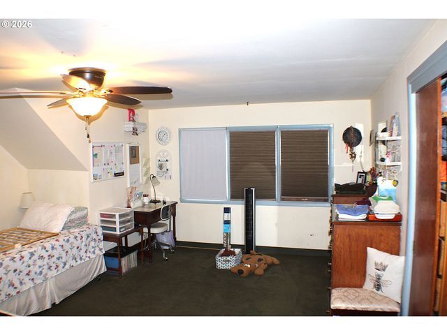 212 PARK St, Riddle, OR 97469