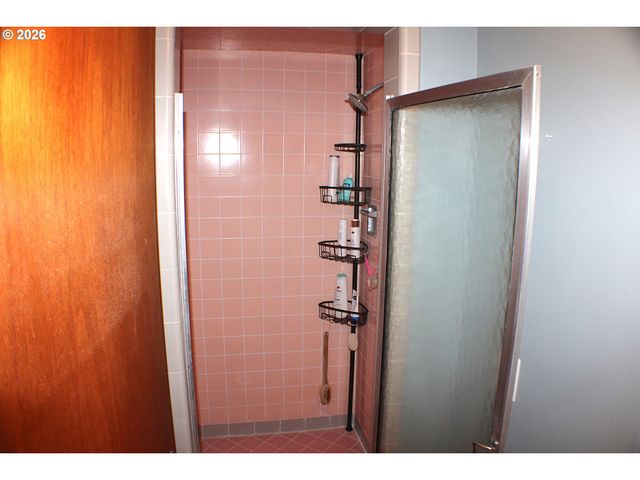 212 PARK St, Riddle, OR 97469